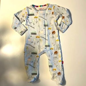 Like new magnetic me footie